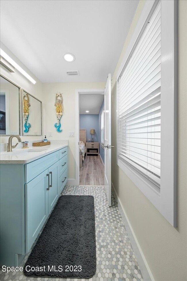 Building Photo - 7801 Ridgewood Ave