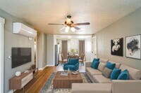 Building Photo - 8127 NE Beech St