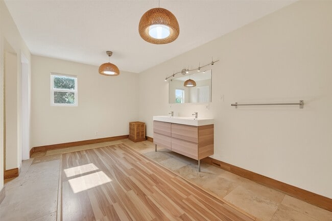 Building Photo - 16117 Singapore Ln