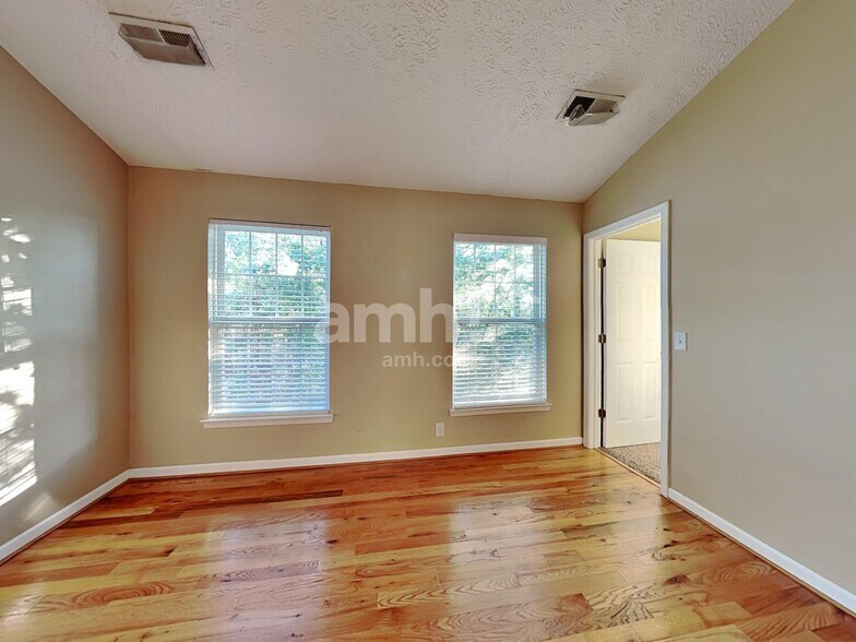 Building Photo - 7041 Calderwood Dr