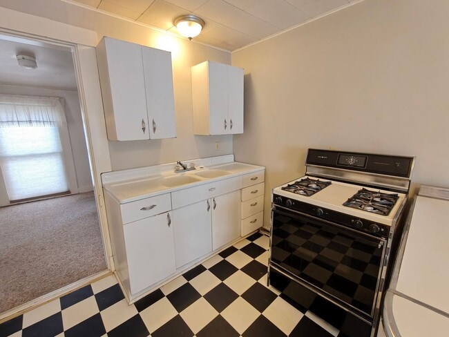 Building Photo - 26 E Mechanic St