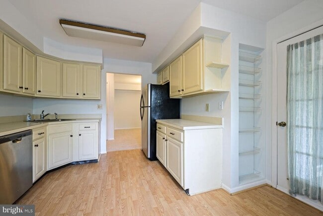 Building Photo - 103 Sequoia Ct