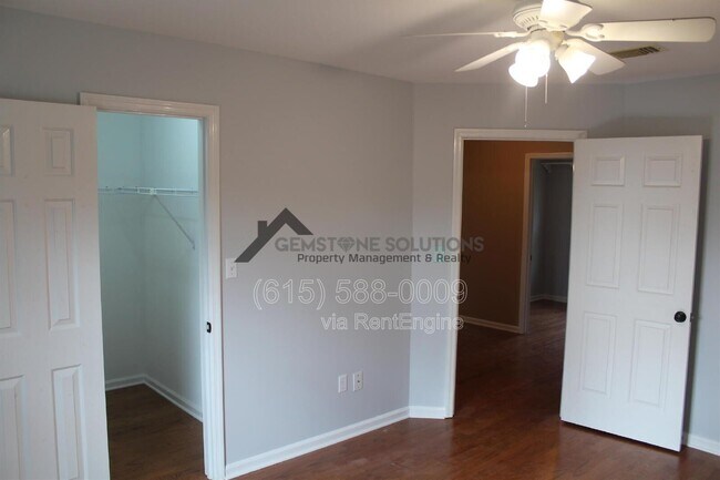 Building Photo - 430 Maplegrove Dr