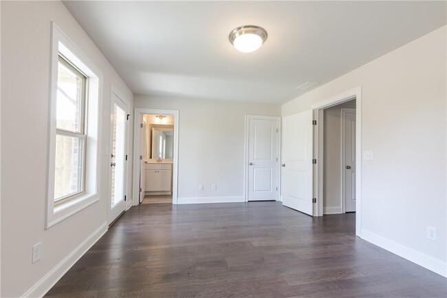 Building Photo - 7826 Laurel Crest Dr