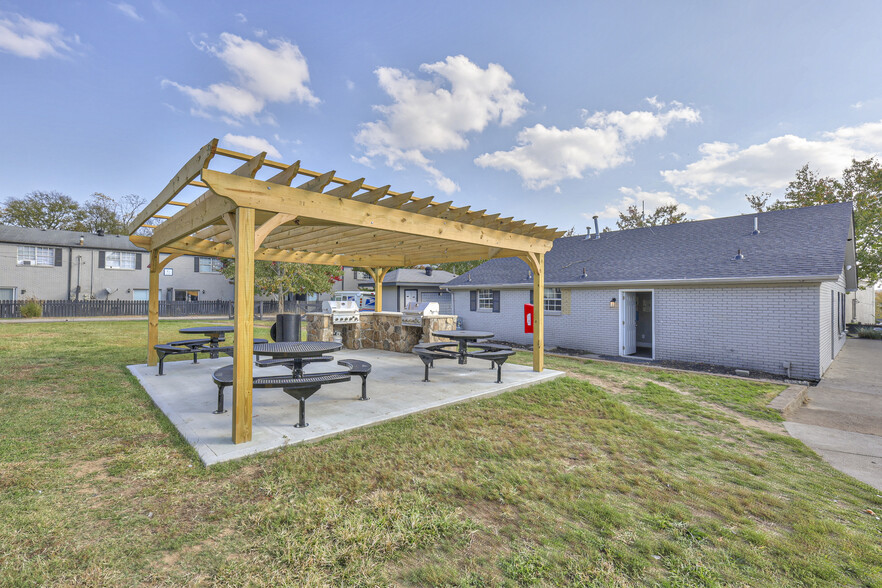 Picnic Area - Solana at Brentwood