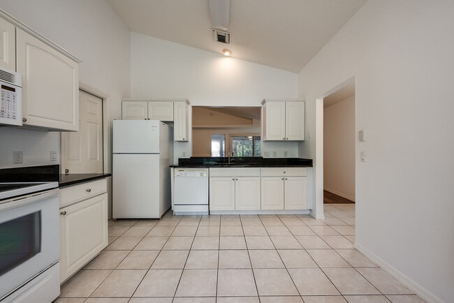 Building Photo - 39900 Bayview Dr