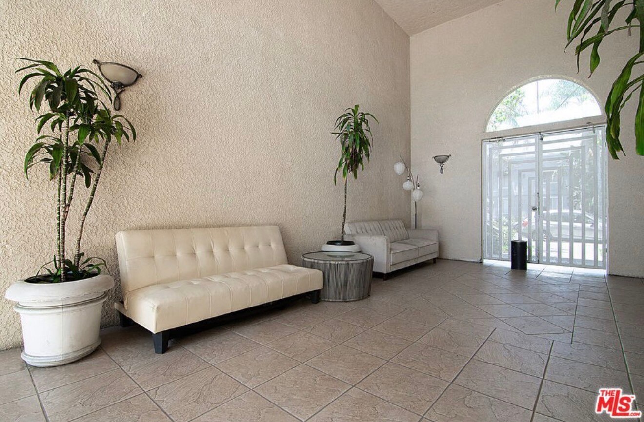 Building Photo - 4358 Mammoth Ave