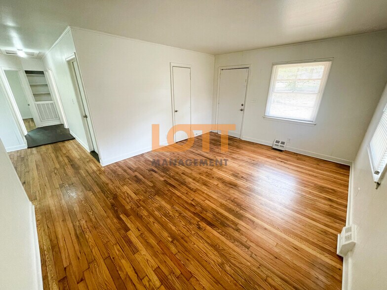 Building Photo - 117 Mayo Dr