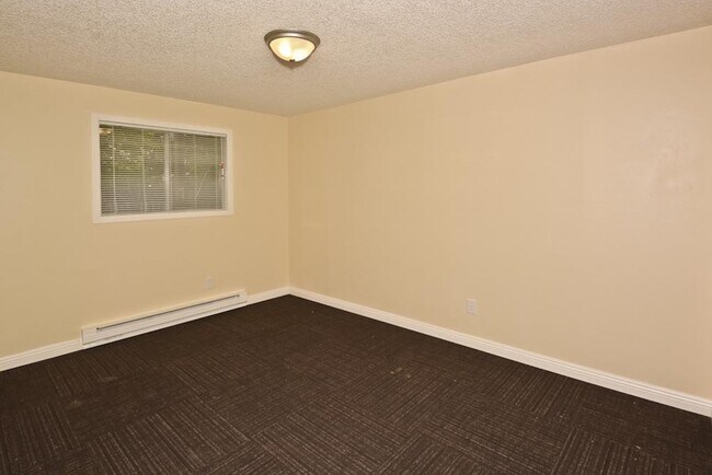 Building Photo - 1122 S Pond St