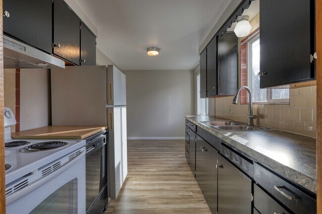 Building Photo - 503 N 5th Ave SW