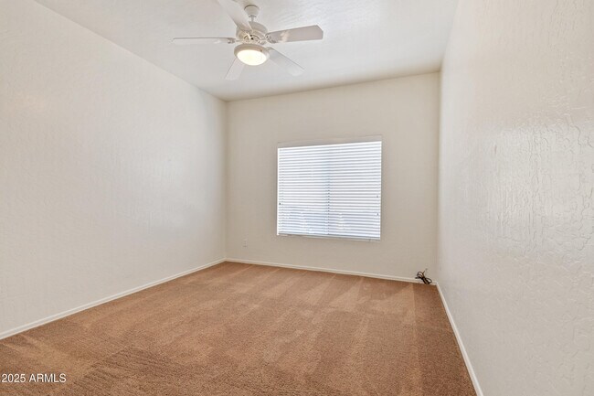 Building Photo - 1684 W Merrill Ln