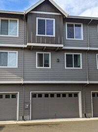 Building Photo - 468 NE 3rd Ave
