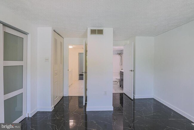 Building Photo - 9 Stillwood Cir