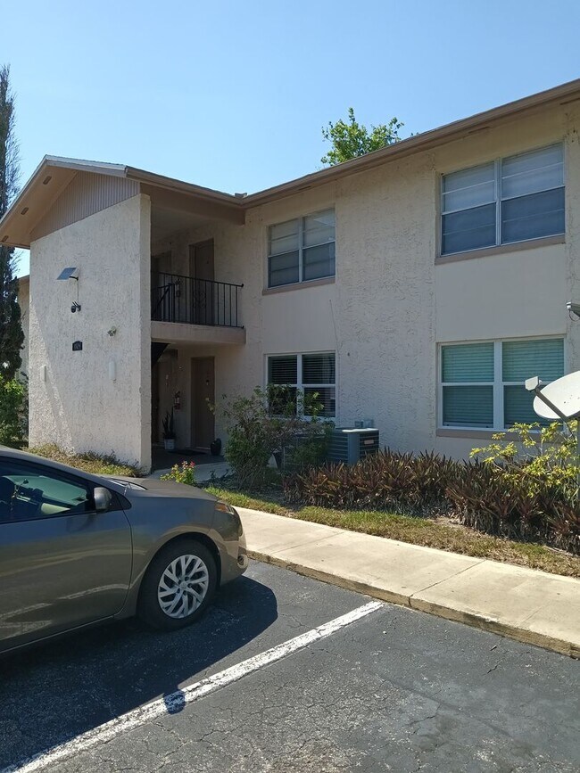 Primary Photo - 1924 Honour Rd