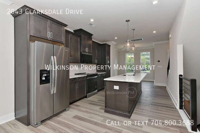 Building Photo - 2043 Clarksdale Dr