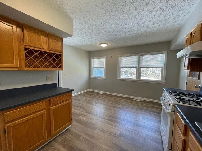 Building Photo - 1067 Long Pond Rd