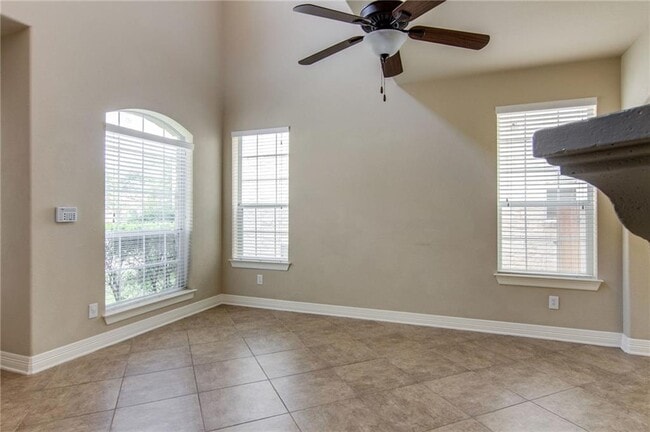 Building Photo - 15400 Interlachen Dr