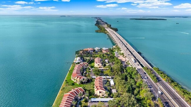 Building Photo - 7530 Sunshine Skyway Ln S