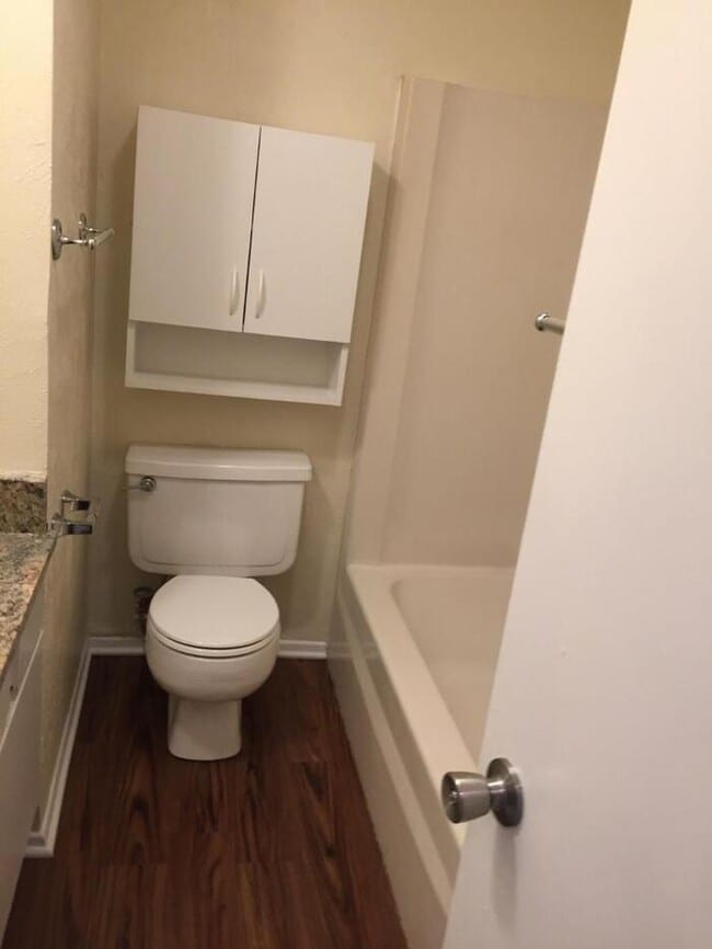 Building Photo - Available now. END 4PLEX TOWNHOME, 2 BR/1....