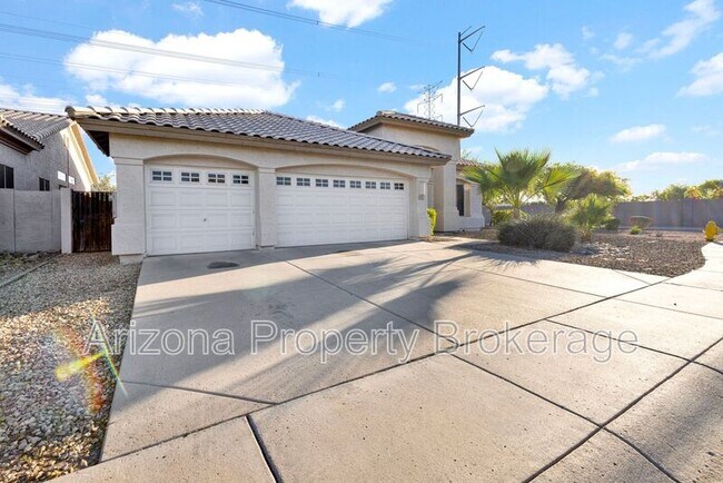 Building Photo - 1988 E Divot Dr