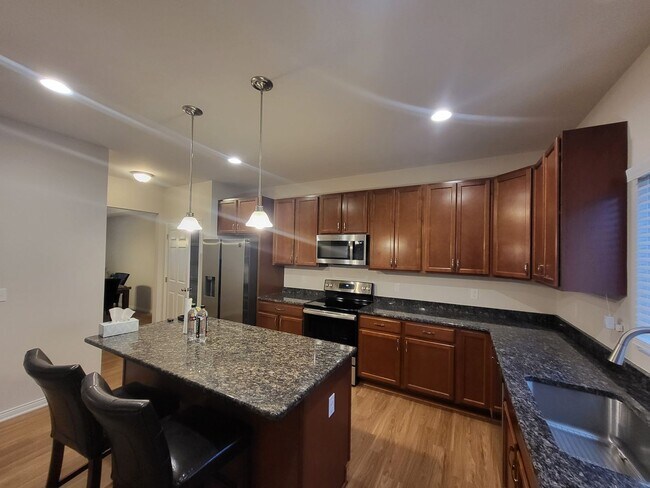 Building Photo - Spacious 4-Bedroom, 2.5-Bath Home Near Dow...