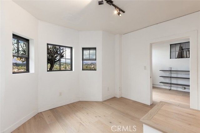 Building Photo - 3091 Chadwick Dr