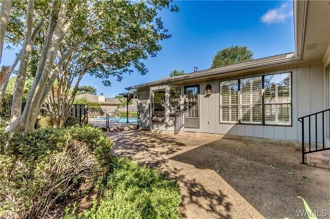 Building Photo - Fantastic 3BR 2Ba in popular Reston Place!