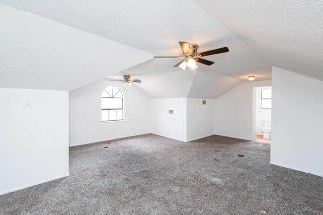 Building Photo - 102 St Pierre Ln