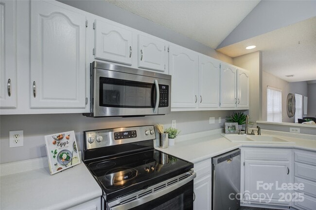 Building Photo - 9014 Roseton Ln