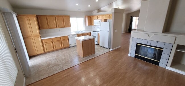 Building Photo - Beautiful Single Story Summerlin Home on a corner lot.