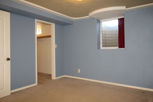 Building Photo - 3123 W Bismark Ave