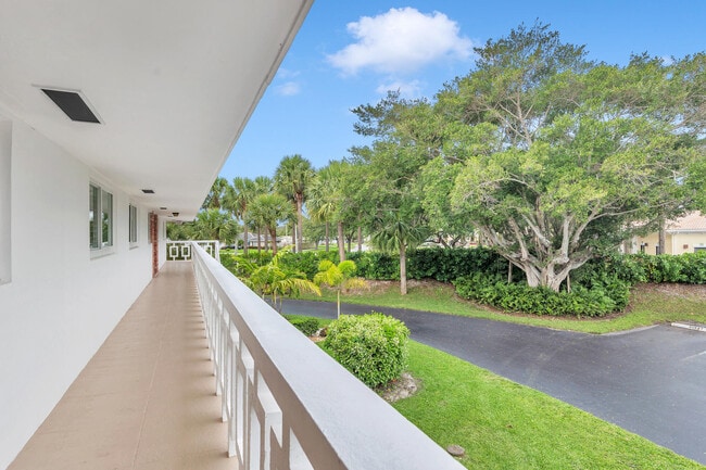Building Photo - 331 Tequesta Dr