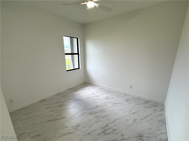 Building Photo - 1247 Kismet Pkwy W