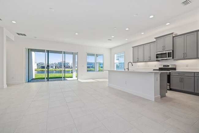 Building Photo - Luxurious gated community 5-Bedroom Rental...