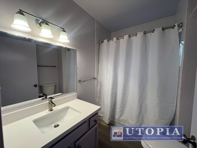 Building Photo - Newly Renovated Cozy 2 bed/ 1 Bath Home. Walking Distance from Local Beaches.