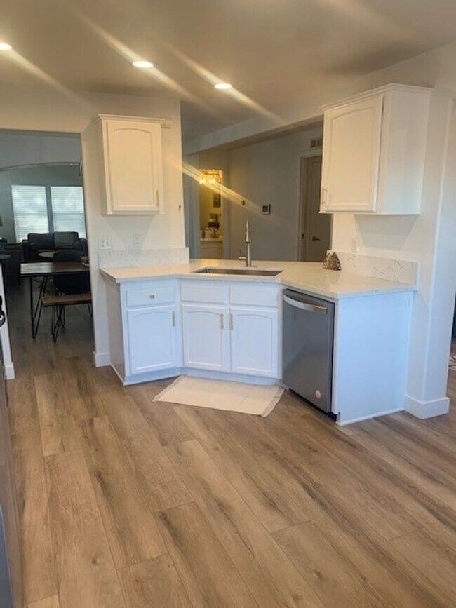 Building Photo - 16378 Arnold Ave