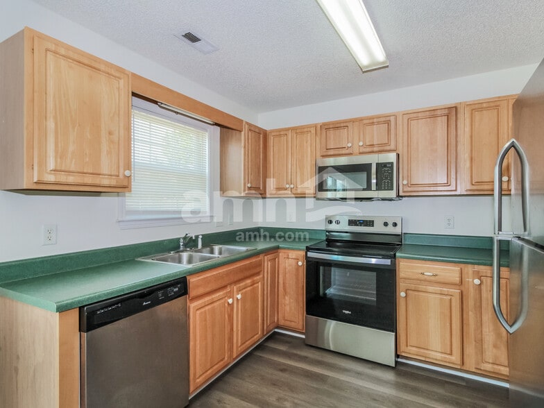 Building Photo - 7236 Walking Horse Ct