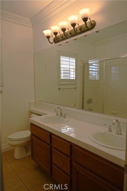 Building Photo - 32 Acanthus