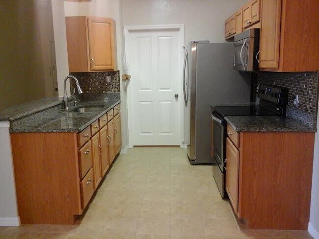 Building Photo - 6011 Hemingway Cir