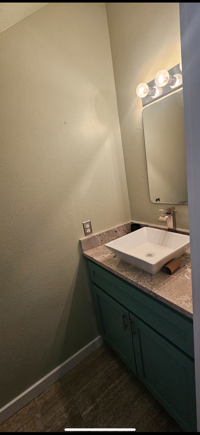 Building Photo - 23827 Pebworth Pl