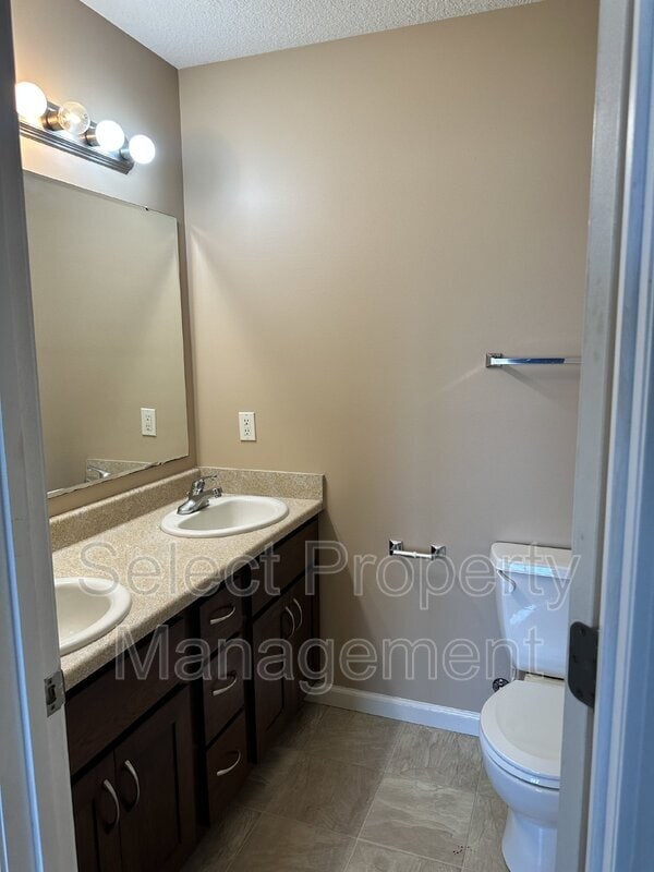 Building Photo - 8531 Forsythia Ct