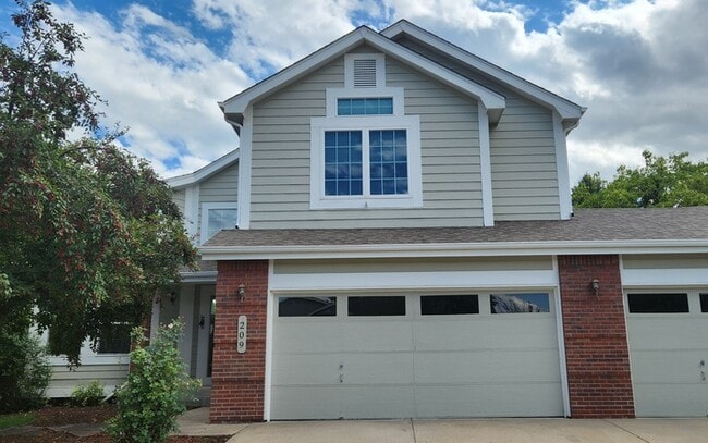 Building Photo - 4 Bedroom Home with 3 Car Garage!