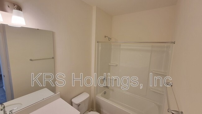 Building Photo - 841 Parc Townes Dr