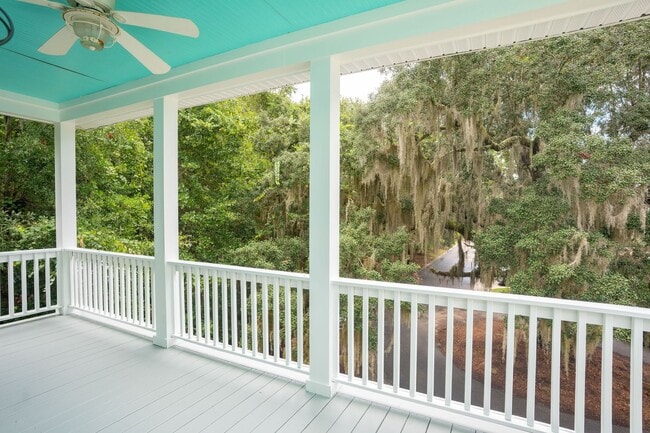 Building Photo - Home on Ladies Island