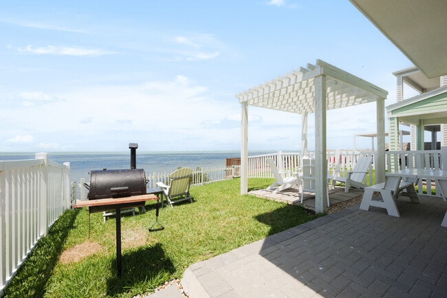 Building Photo - 106 Las Joyas Blvd