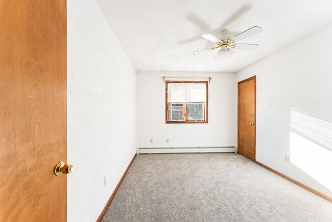 Building Photo - 621 N Rogers Ave