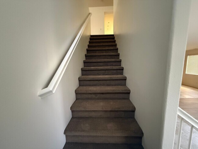 Building Photo - 5 Bedrooms 3.5 Bath in Willow Walk!