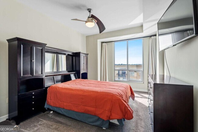 Building Photo - 711 Cosmopolitan Dr NE