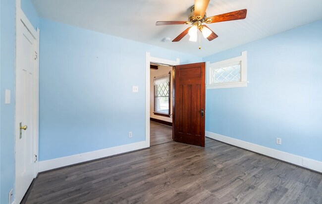Building Photo - Large Beautiful Home