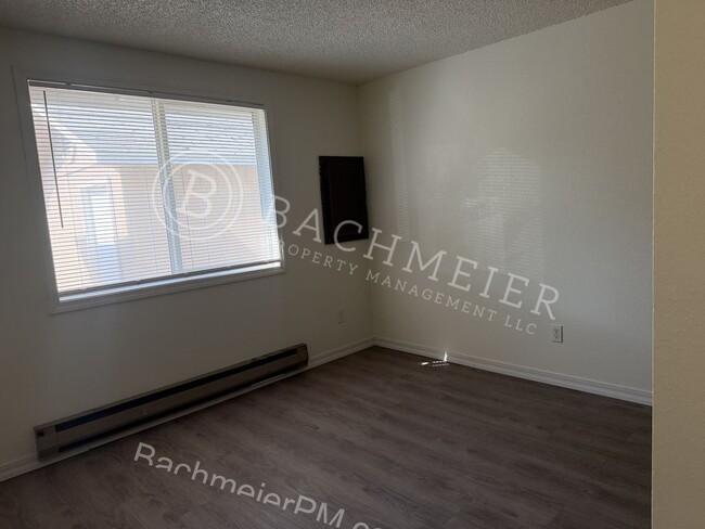 Building Photo - 912 SE Hailey Ave